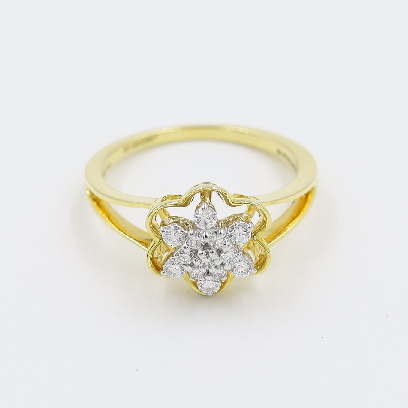 14kt yellow gold stunning flower ring with multipal diamond setting
