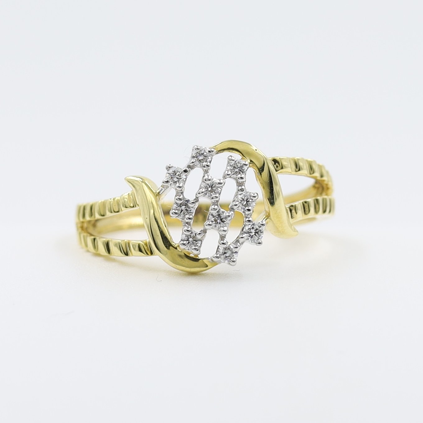14Kt Yellow Gold Fansy Round Diamond Ring