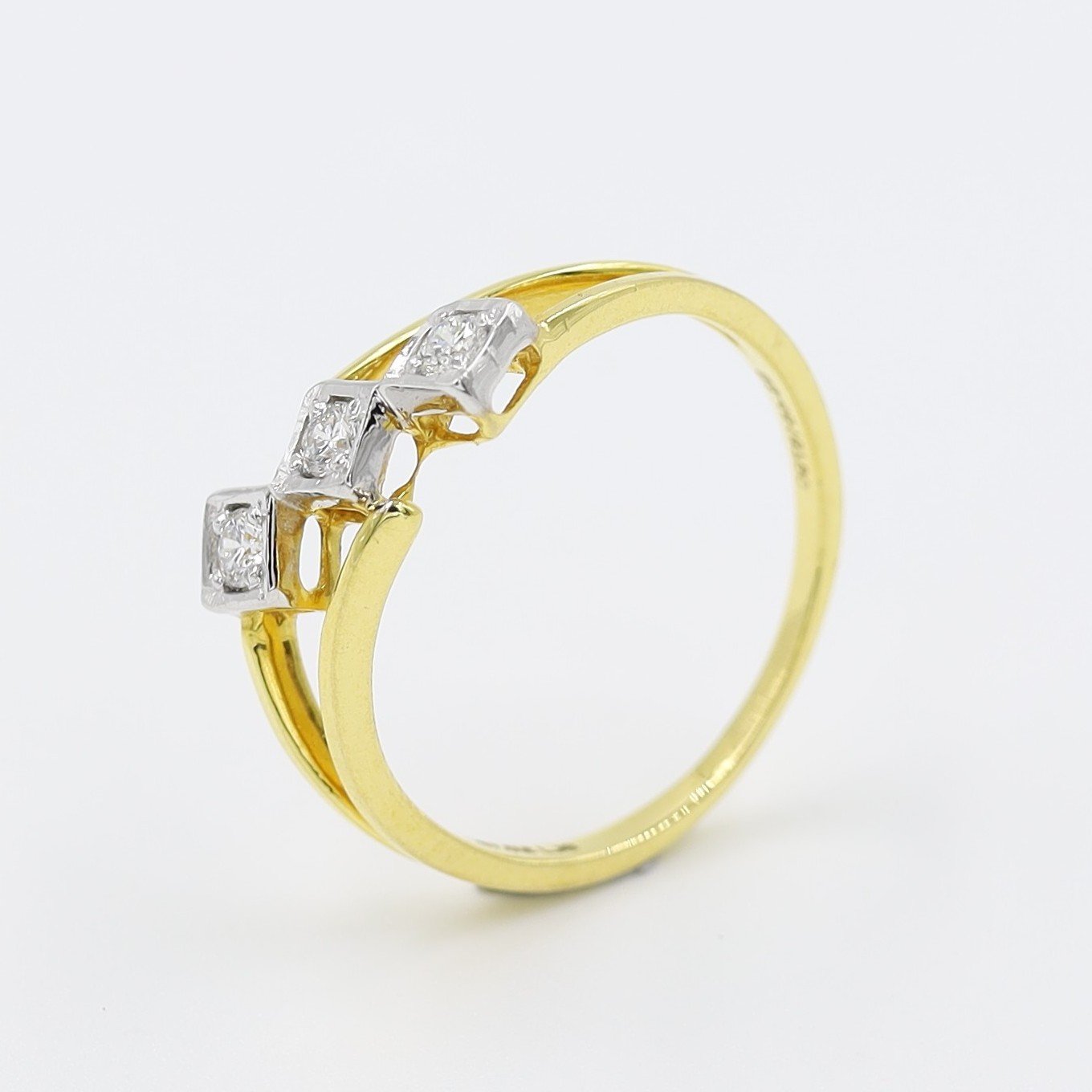 14Kt Yellow Gold Ring With Three Diamond Square On Top