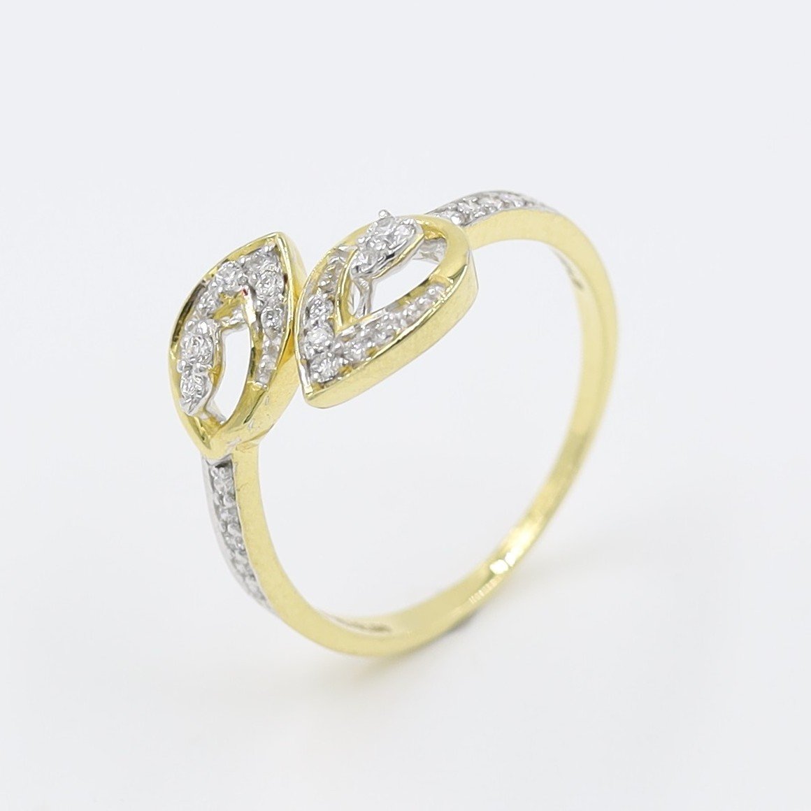 Flawless Leaves Style 14 Karat Gold And Diamond Ring